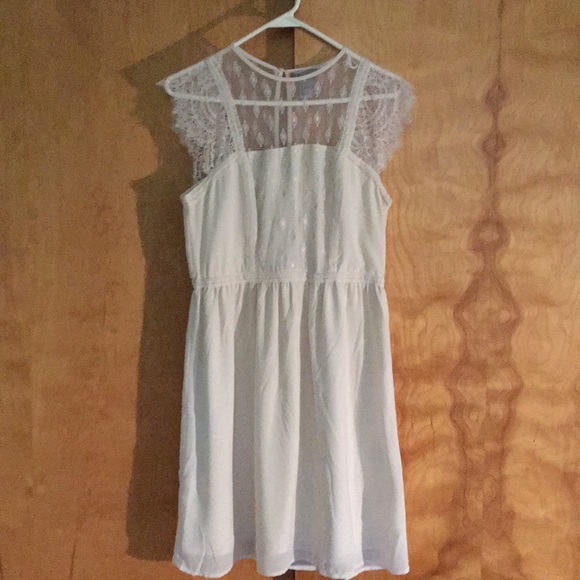 H&M Dresses & Skirts - H&M midi lace dress